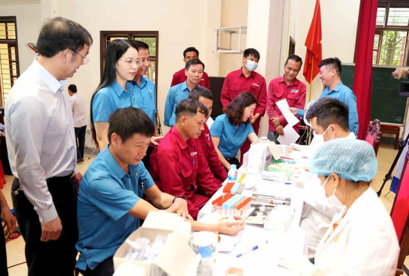 LĐLĐ Thành phố Hà Tĩnh khám sức khỏe cho hơn 200 cán bộ, đoàn viên.